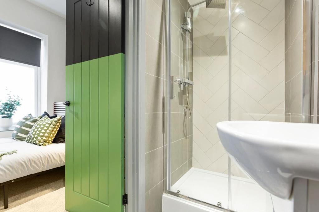 ✰Onpoint -Modern & Fresh Studio Apt Close To Centre - Convenient!✰ Apartment Beeston  Exterior photo
